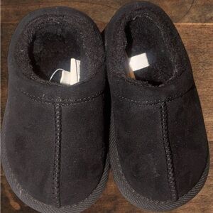 Cat & Jack Black Kids Slippers